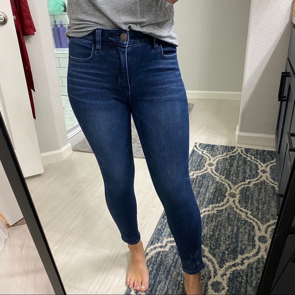 American Eagle Outfitters Denim - A&E High Waisted Crop Jean Jegging Size 0 Short